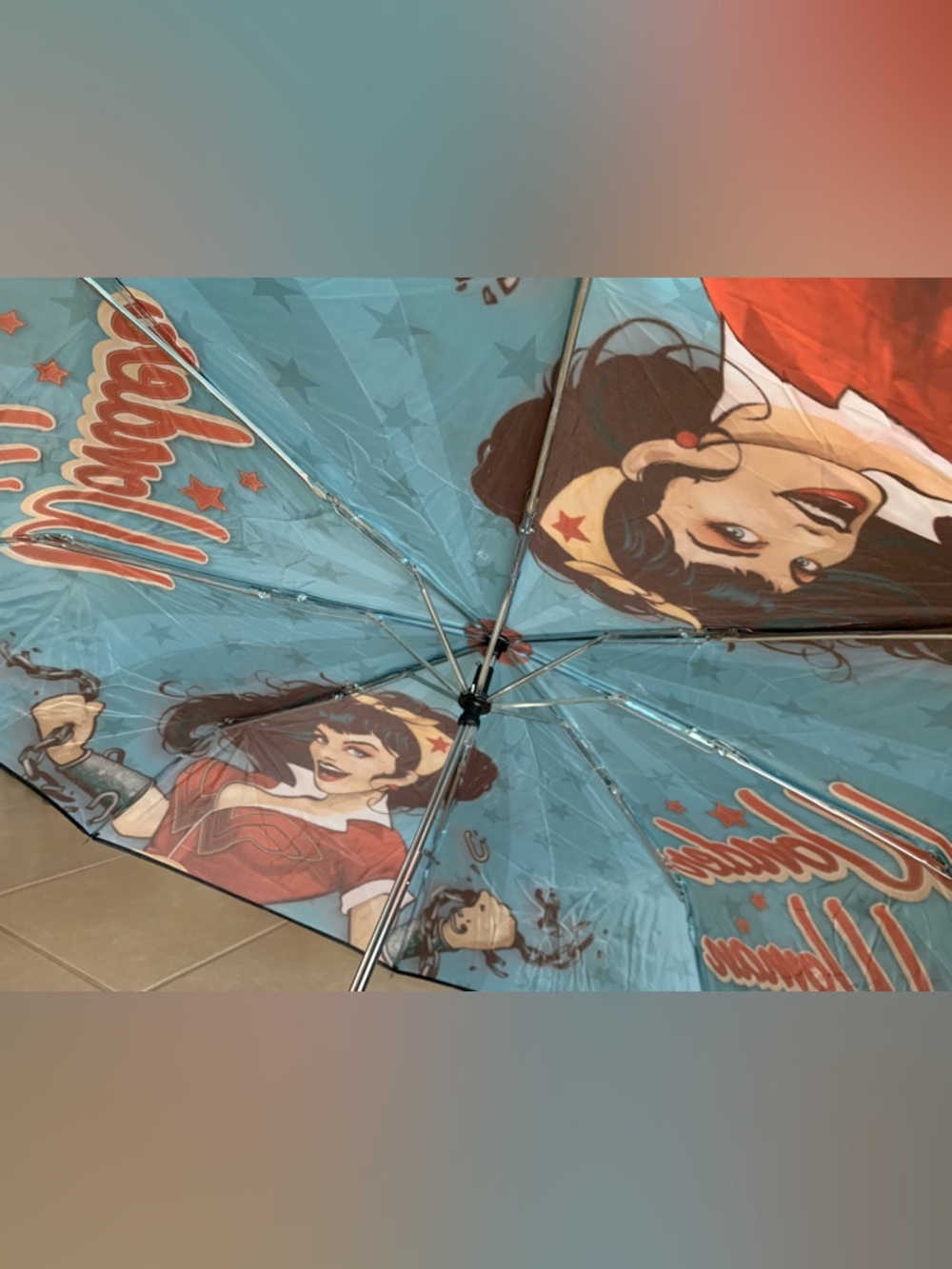 Wonder Woman Bombshell Umbrella DC Comics w/ Illustrated Cover Official Licensed - Picture 9 of 11